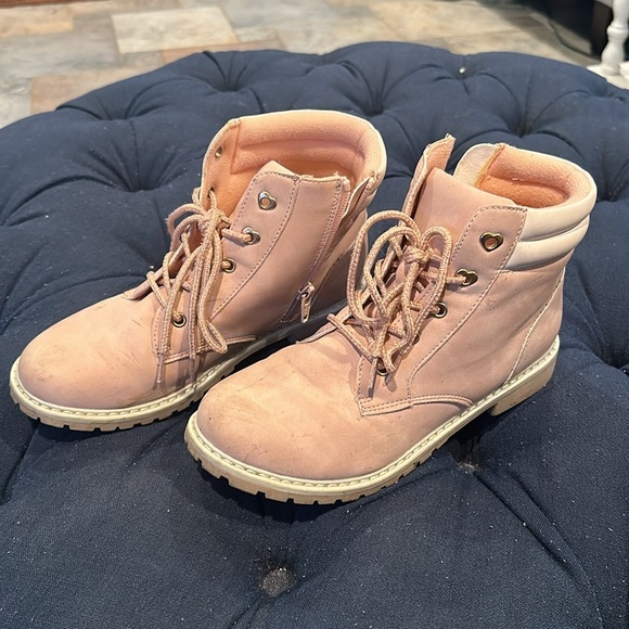 Pink boots. Size 5. Lace up with zipper. Sparkly pink laces. - Picture 3 of 6